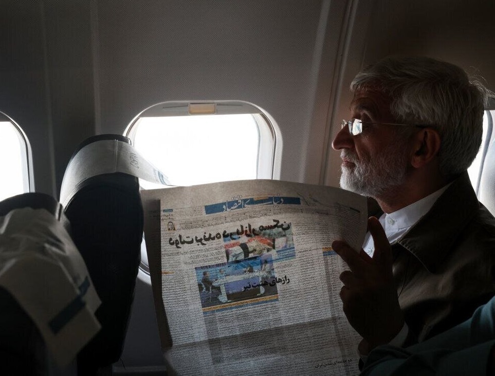 عکس| تصویر متفاوتی که از جلیلی داخل هواپیما وایرال شد