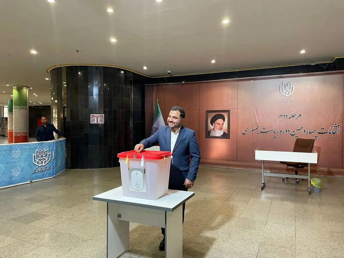 عکس| حضور وزیر ارتباطات در ستاد انتخابات