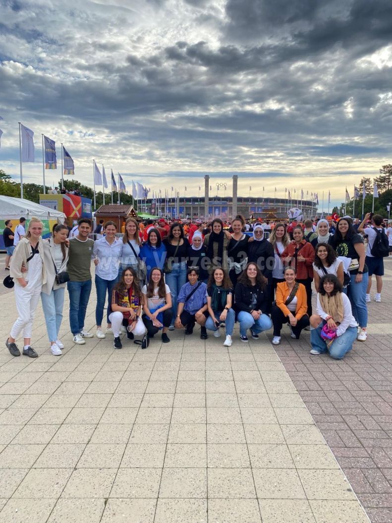 عکس| مربی زن ایرانی تماشاگر ویژه یورو