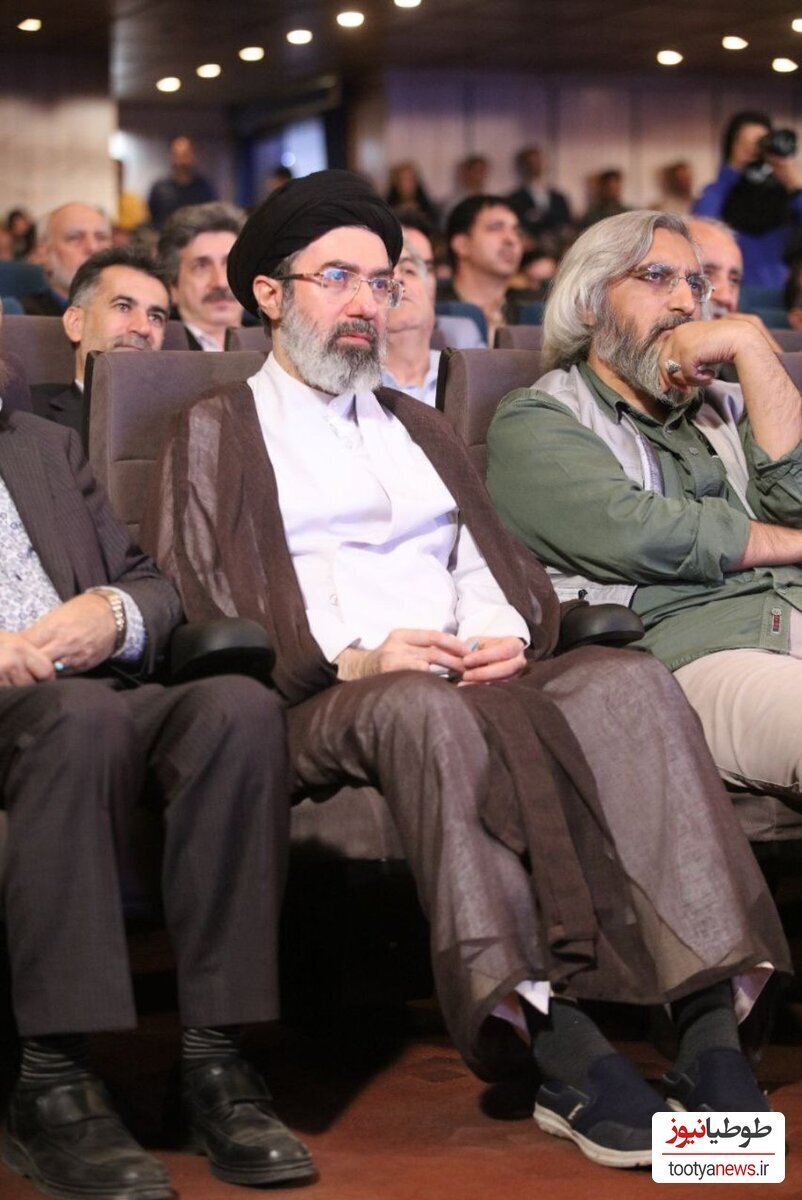 عکس| کفشهای اسپرت، ساده و ایرانی فرزند رهبر انقلاب عکس| کفشهای اسپرت، ساده و ایرانی فرزند رهبر انقلاب