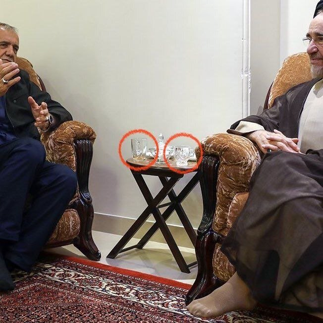 عکس| تفاوت لیوان‌های چایی در پذیرایی پزشکیان از خاتمی در منزل شخصی رئیس جمهور منتخب