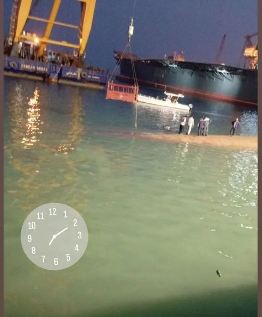 عکس| عجیب اما واقعی؛ ناو سهند دوباره زیر آب رفت!