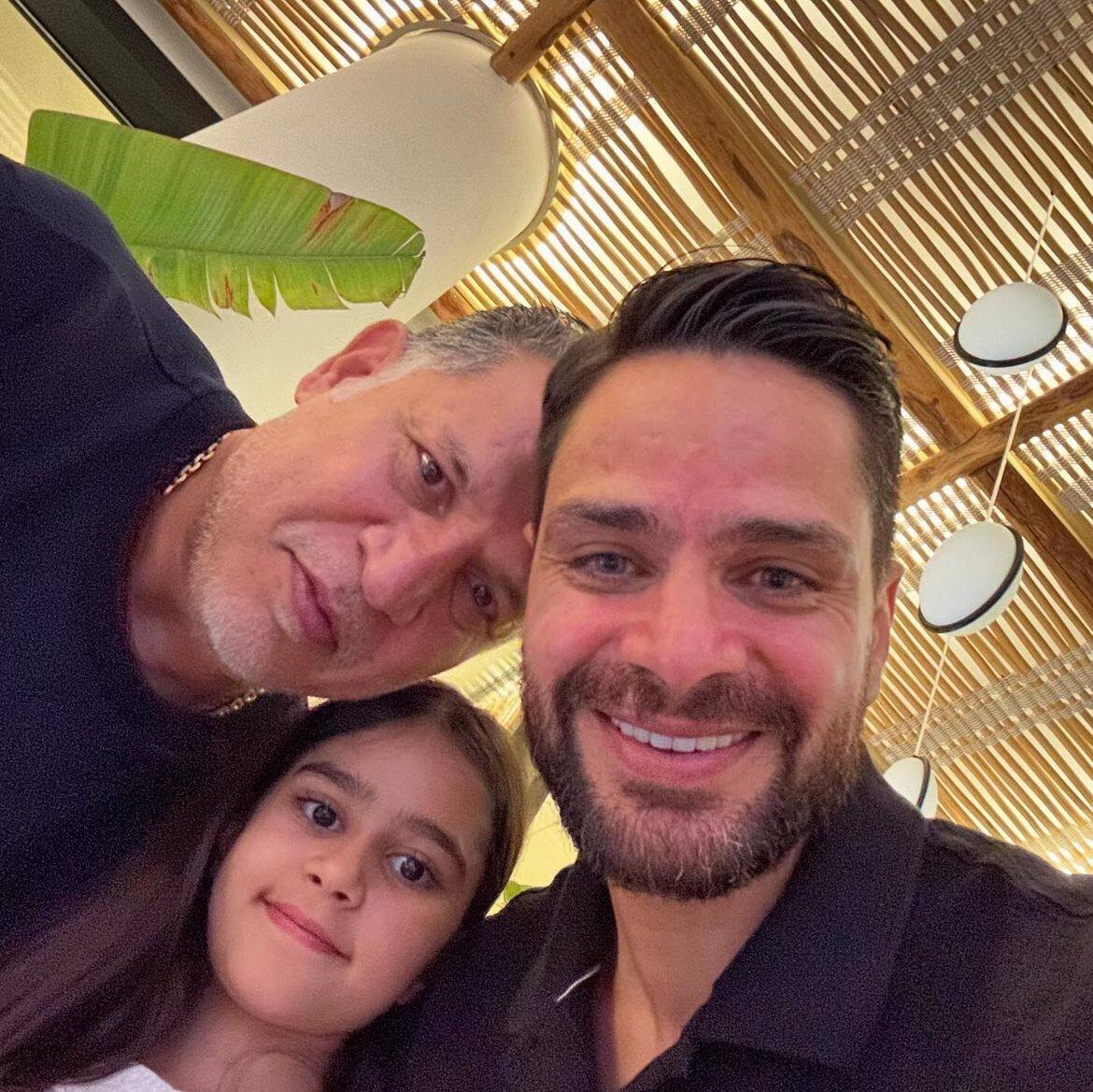 عکس| سلفی ستاره پرسپولیسی و دخترش با علی دایی