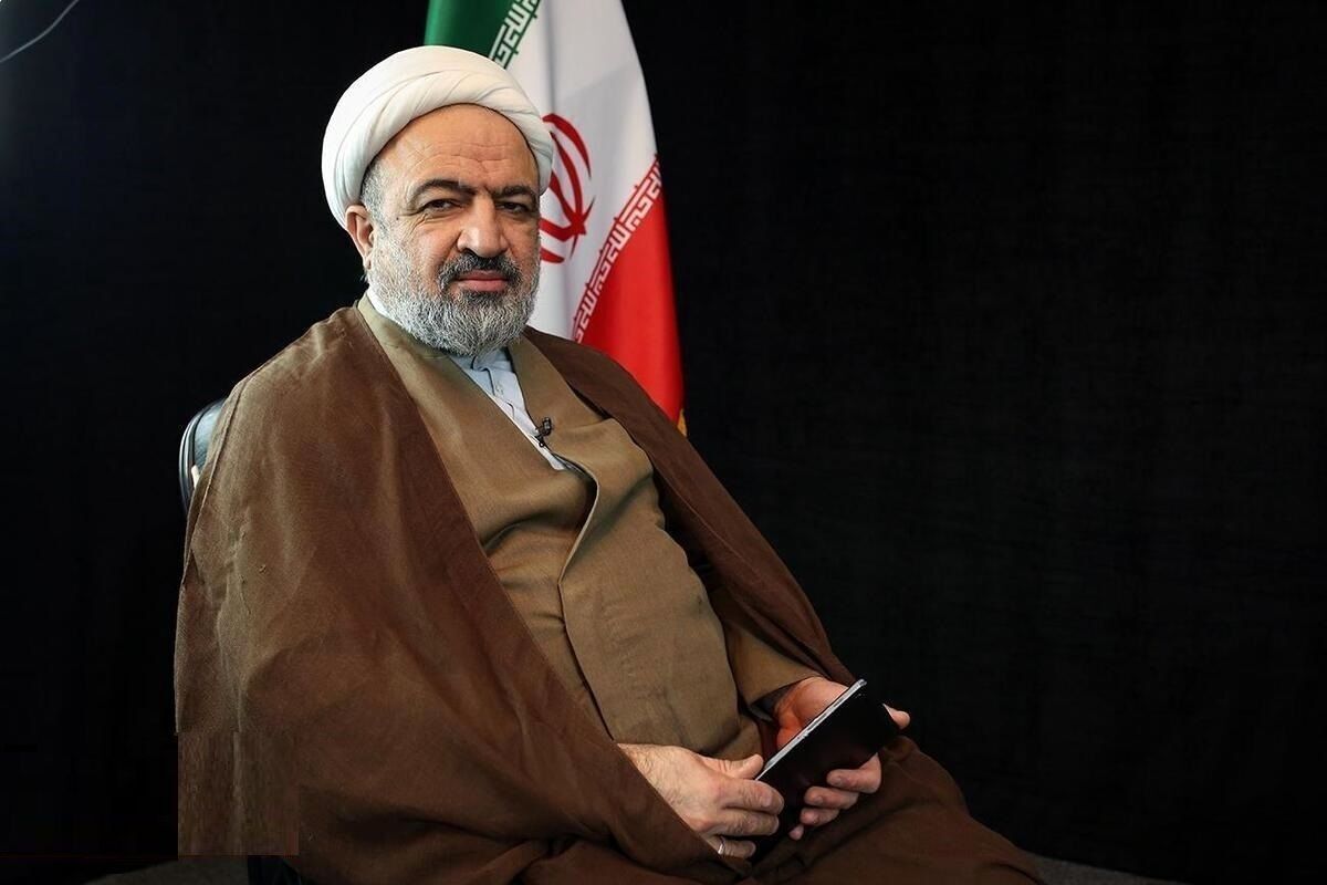 فیلم| حمید رسایی به دلیل تعداد کم شرکت کنندگان حاضر به سخنرا ...