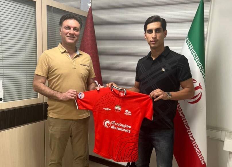 عکس| ستاره تراکتور ۳ ساله تمدید کرد