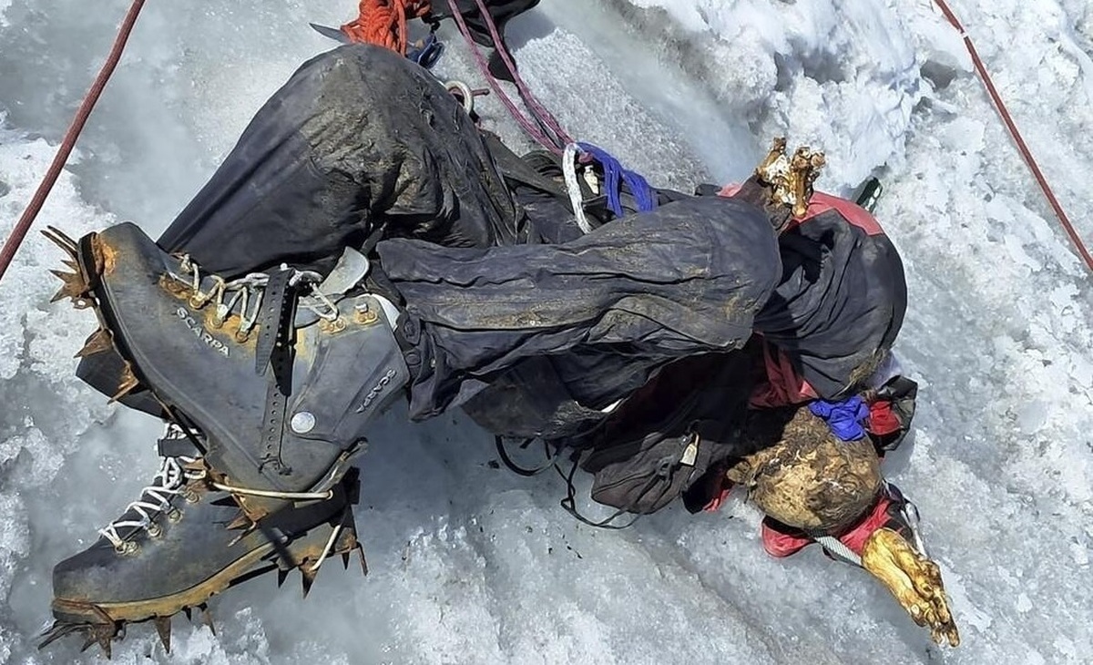 فیلم| جسد یک کوهنورد پس از ۲۲ سال پیدا شد