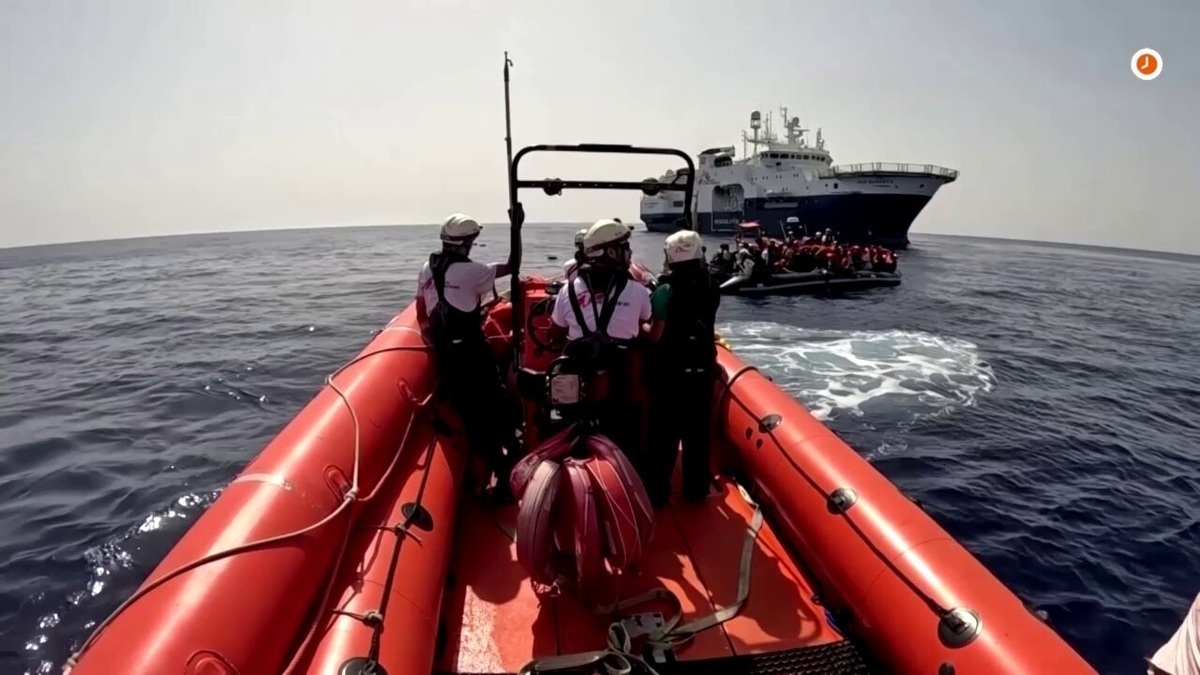 فیلم| نجات ده‌ها مهاجر سرگردان از دریا توسط پزشکان بدون مرز