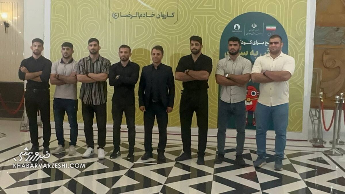 عکس یادگاری تیم ملی کشتی فرنگی در غیاب تیم ملی آزاد و علیرضا دبیر عکس یادگاری تیم ملی کشتی فرنگی در غیاب تیم ملی آزاد و علیرضا دبیر