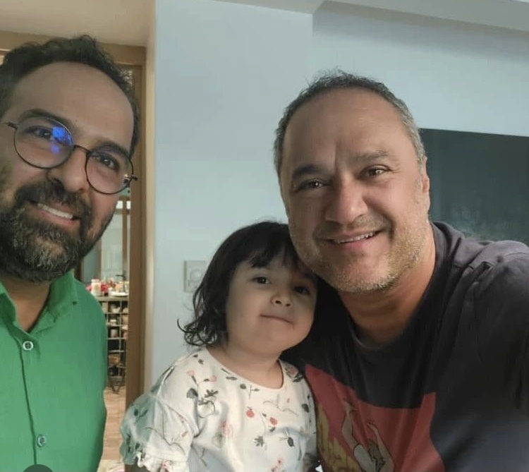 شباهت عجیب دختر رامبد جوان به پدرش را ببینید