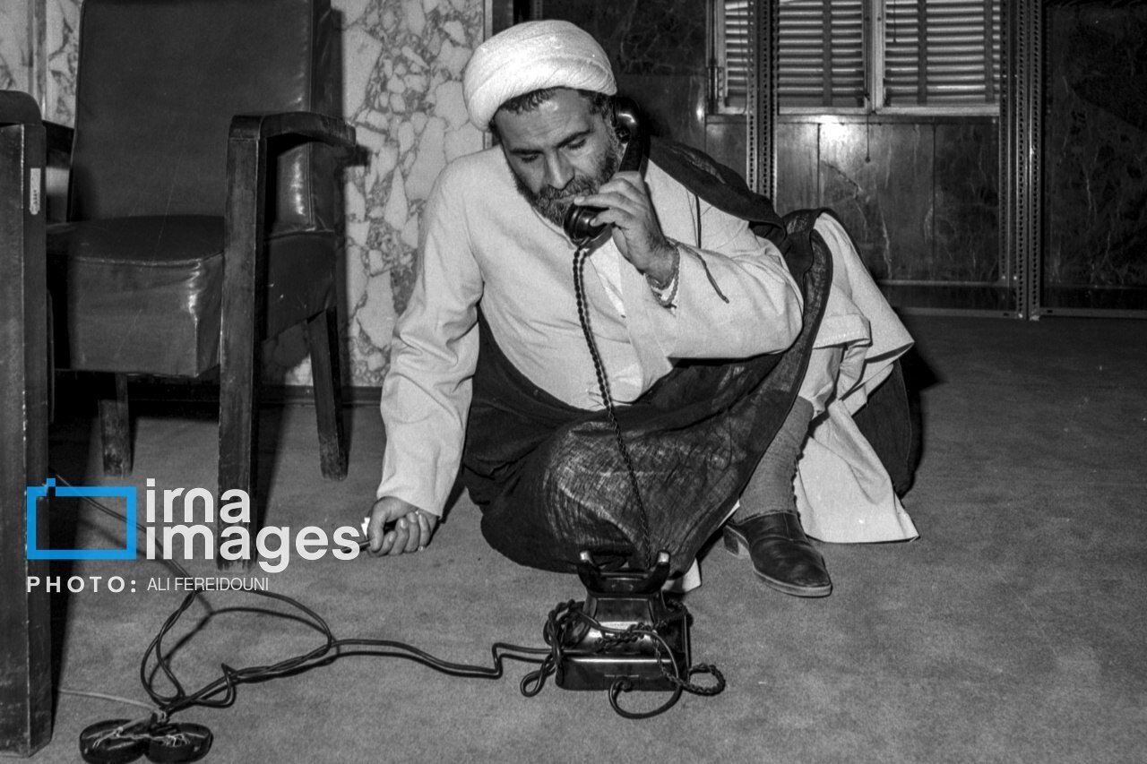 عکس| علی اکبر ناطق نوری در حاشیه افتتاح مجلس خبرگان رهبری سال ۱۳۶۲