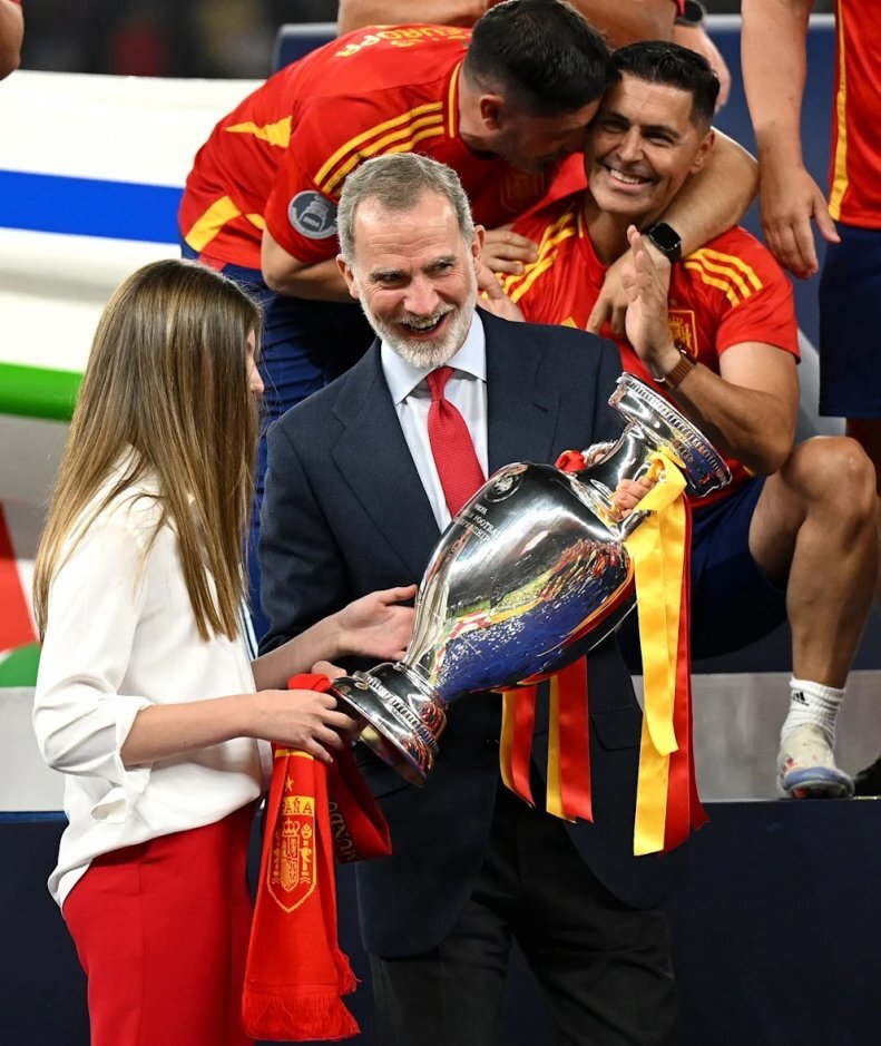 عکس| جشن قهرمانی اسپانیا با پادشاه و شاهزاده خانم! عکس| جشن قهرمانی اسپانیا با پادشاه و شاهزاده خانم!