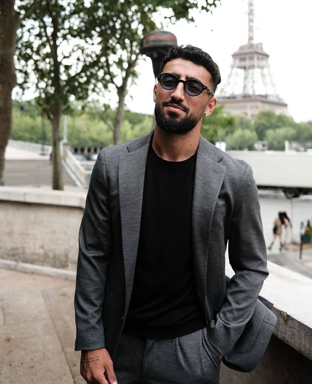 عکس| لژیونر استقلالی در پاریس، مقابل برج ایفل