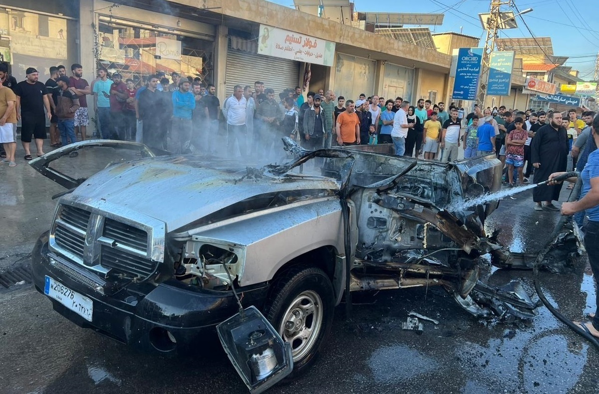 فیلم| حمله پهپادی اسرائیل به خودروی فرمانده جماعت اسلامی لبنان؛ احمد جباره ترور شد