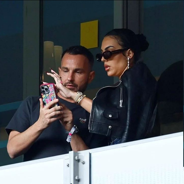 عکس| جورجینا؛ رونالدو را برای مرحله حذفی بدرقه کرد عکس| جورجینا؛ رونالدو را برای مرحله حذفی بدرقه کرد