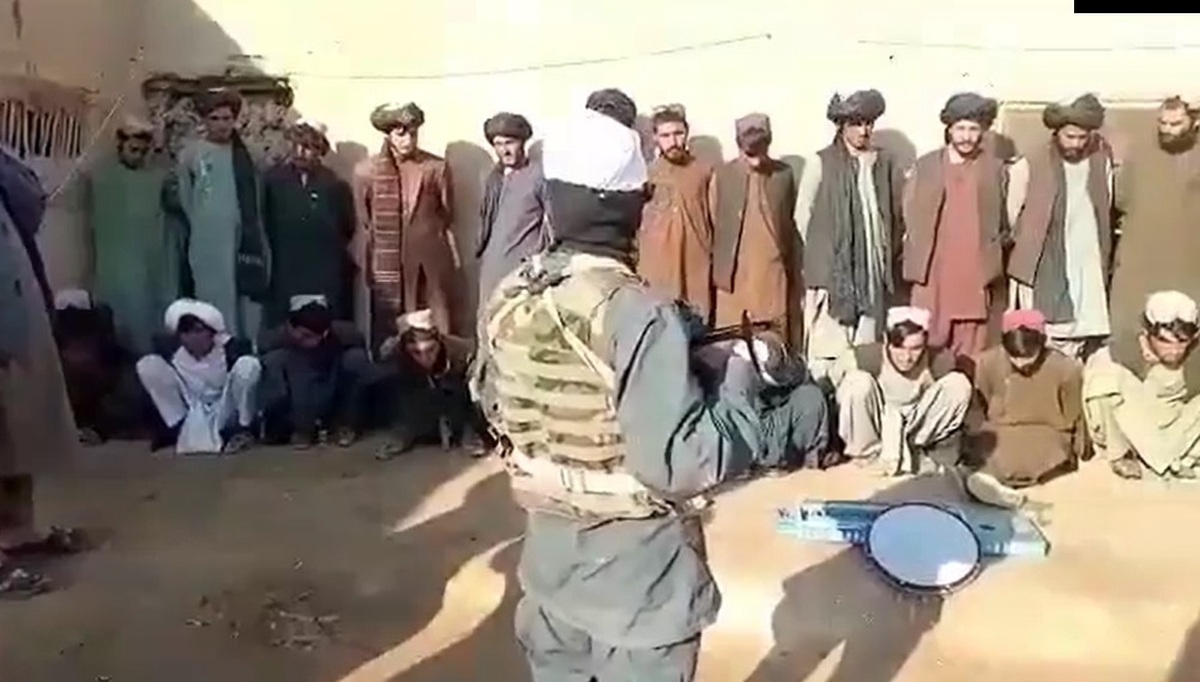 فیلم| طالبان ۲۸ نفر را به اتهام آوازخوانی و نواختن موسیقی دستگیر کرد