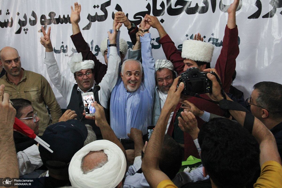 عکس| حضور ظریف در همایش انتخاباتی پزشکیان