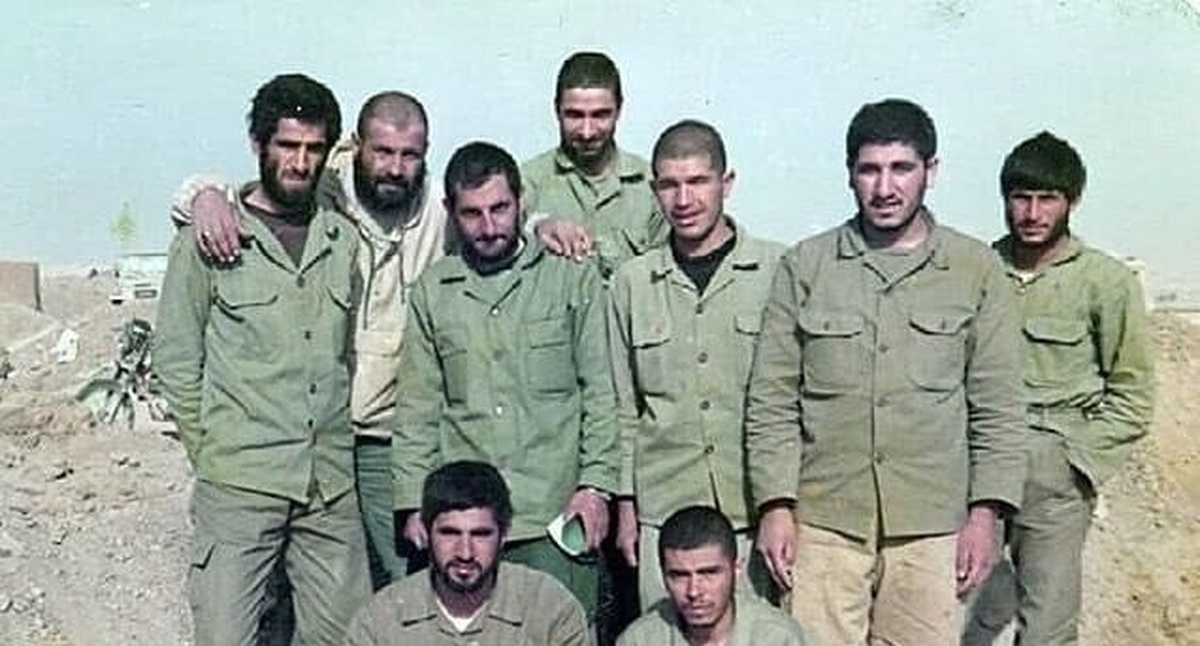 عکس| تصویر دیده نشده از مسعود پزشکیان در کنار شهید مهدی باکری