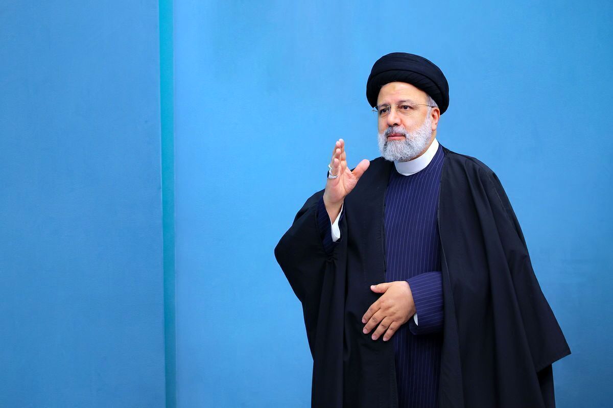 عکس| اقدام عجیب شهرداری مشهد در بنر‌های انتخاباتی با تصویر رئیسی