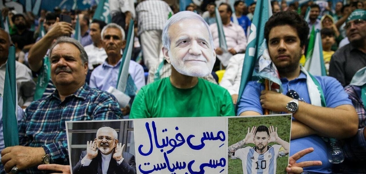 عکس| شبیه‌سازی جواد ظریف با لیونل مسی در همایش انتخاباتی پزشکیان