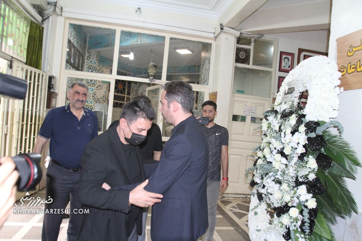 عکس| همدردی اهالی فوتبال با مدیرعامل سابق استقلال عکس| همدردی اهالی فوتبال با مدیرعامل سابق استقلال