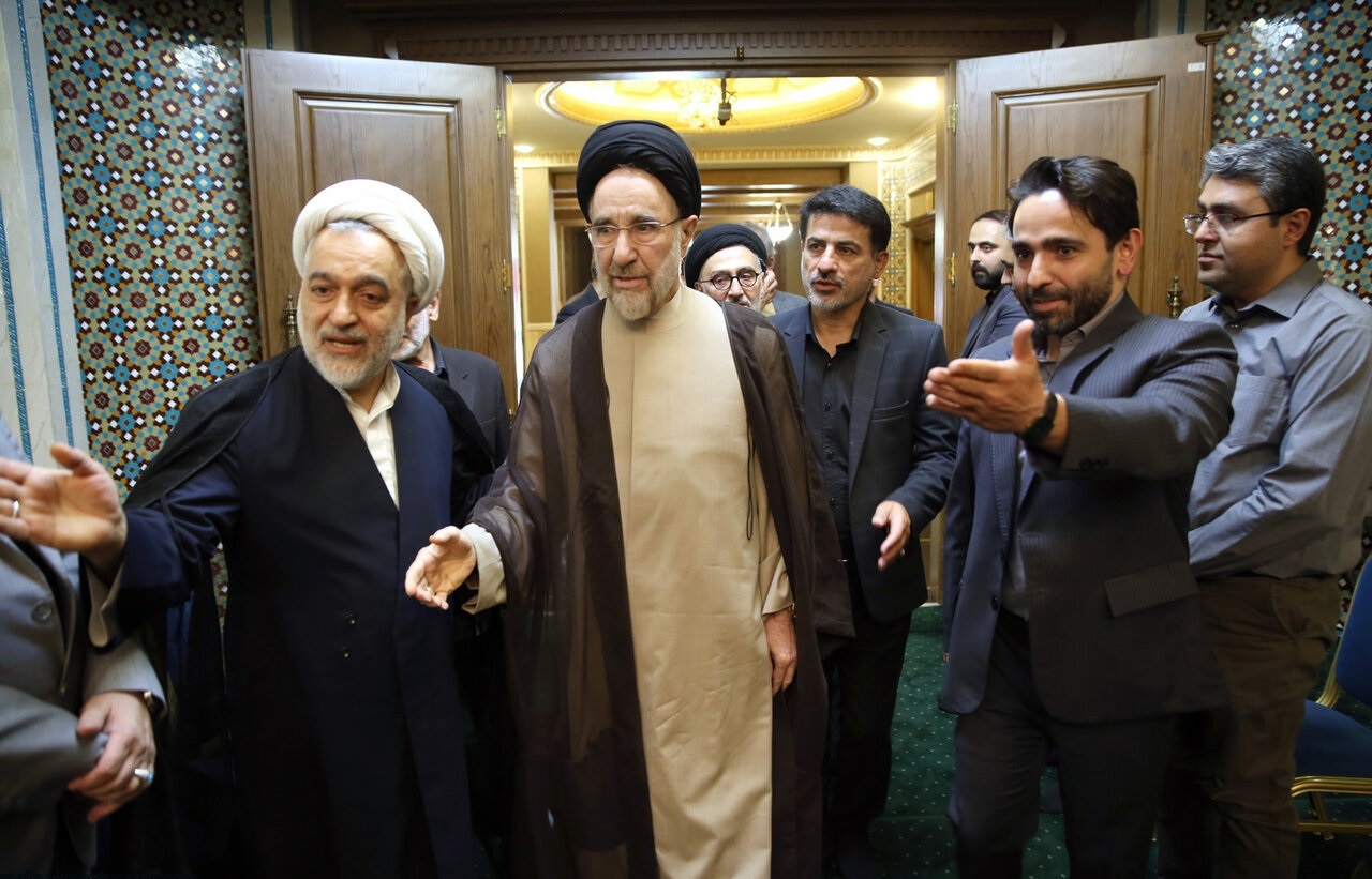 تصاویر جدید از سیدمحمد خاتمی یک روز قبل از انتخابات تصاویر جدید از سیدمحمد خاتمی یک روز قبل از انتخابات