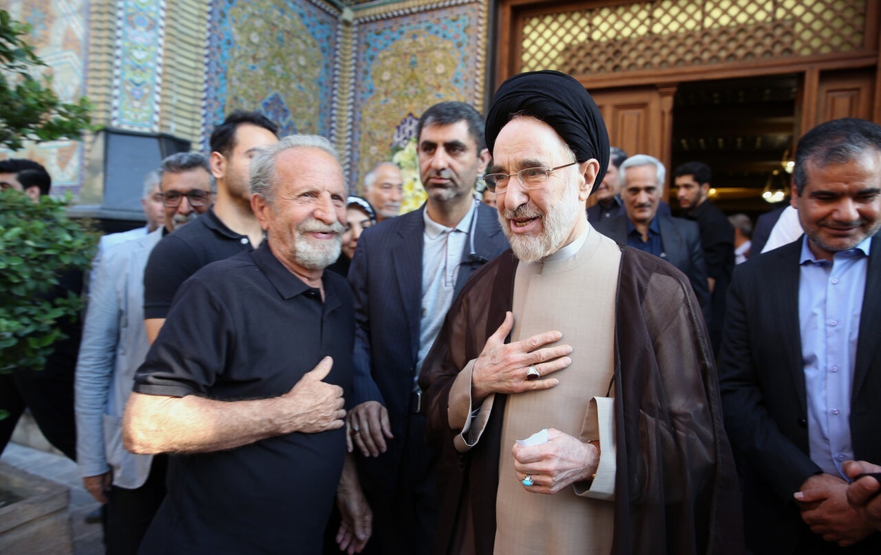 تصاویر جدید از سیدمحمد خاتمی یک روز قبل از انتخابات تصاویر جدید از سیدمحمد خاتمی یک روز قبل از انتخابات