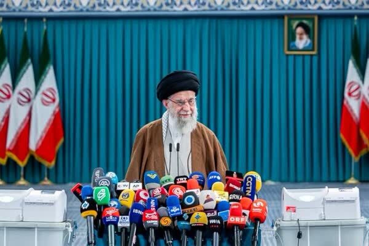 رهبر انقلاب: دوام، قوام و عزت و آبروی جمهوری اسلامی در دنیا متوقف به حضور مردم است
