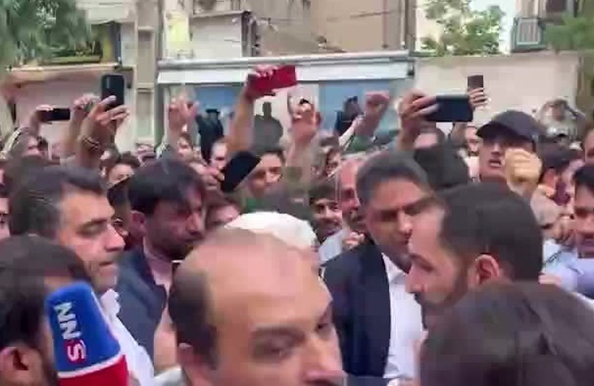 فیلم| اعتراض تند یک شهروند به جلیلی برای عدم اجماع با قالیباف
