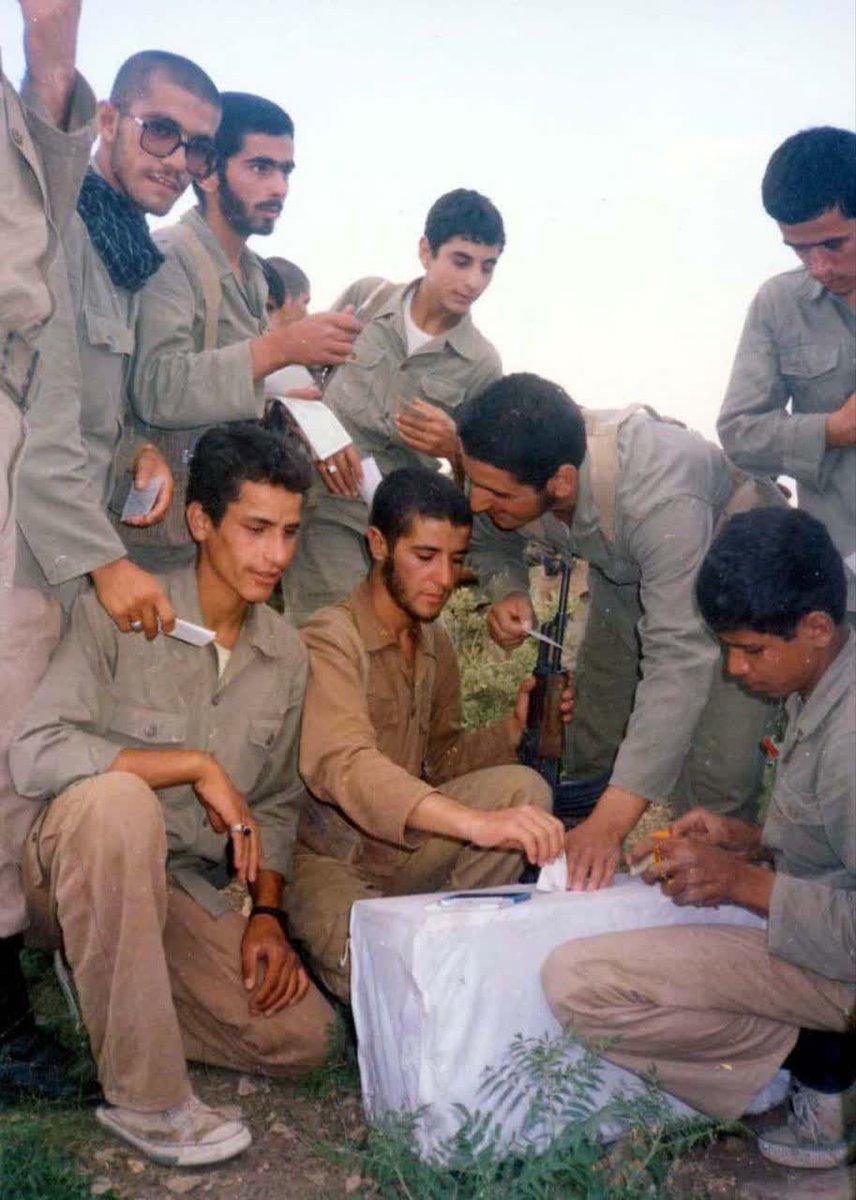 عکس| برگزاری انتخابات ریاستجمهوری در جبهههای جنگ عکس| برگزاری انتخابات ریاستجمهوری در جبهههای جنگ