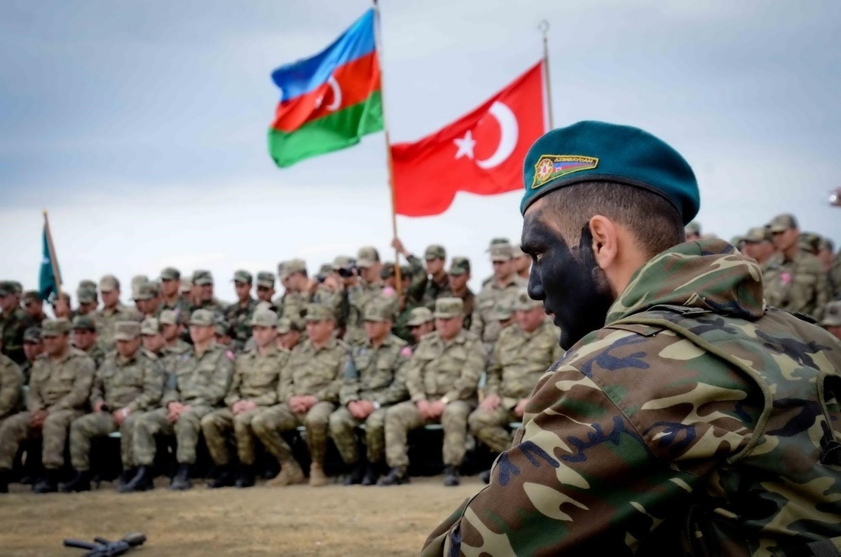 فیلم| خوشحالی سربازان ارتش آذربایجان از پیروزی ترکیه در یورو ۲۰۲۴