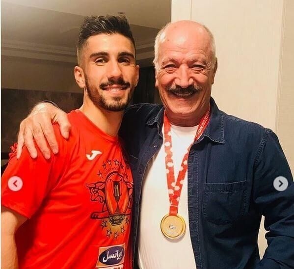 عکس| ژست سعید راد با مدال قهرمانی پرسپولیس عکس| ژست سعید راد با مدال قهرمانی پرسپولیس
