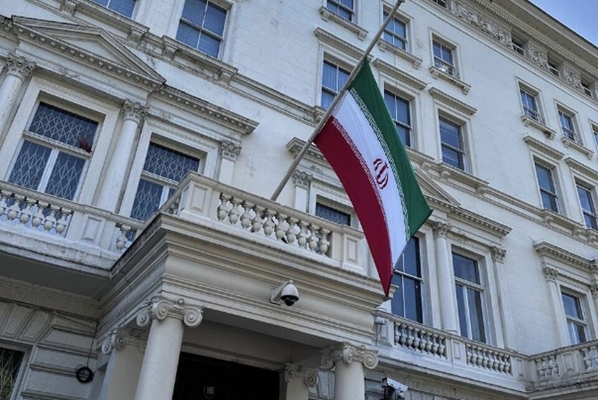 نیمه افراشته شدن پرچم ایران در نمایندگی‌های اروپایی