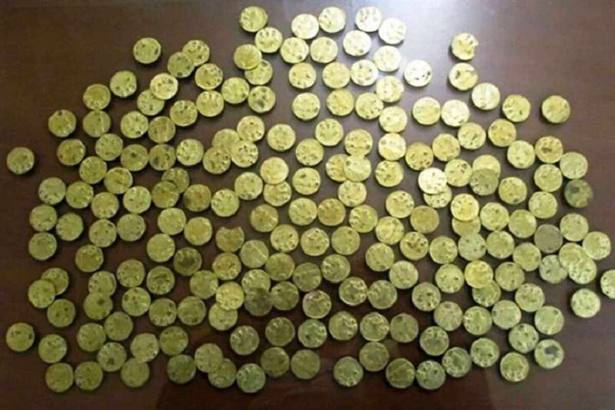 کشف بیش از ۱۰۰۰ سکه تقلبی در اردبیل/ مردم مراقب باشند