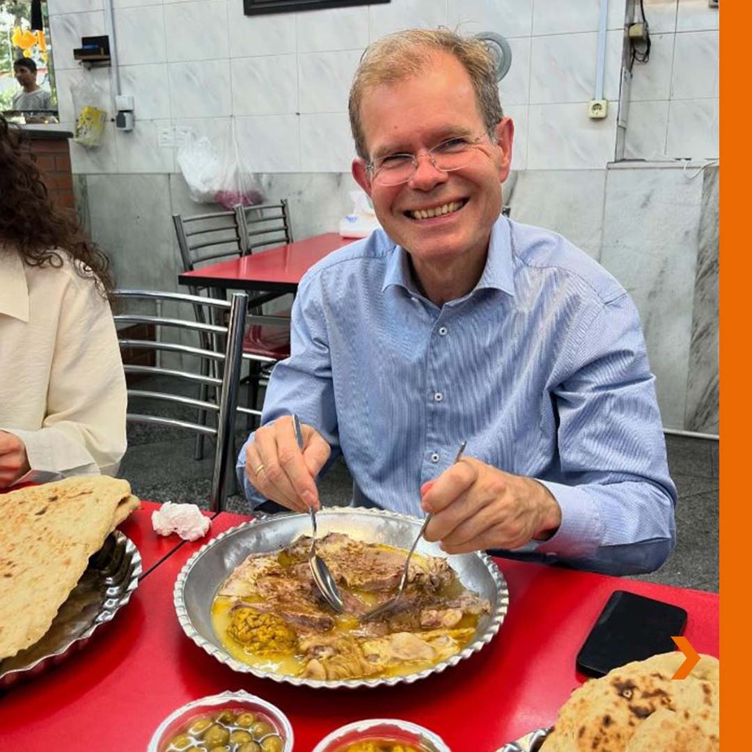 عکس| کلهپاچهخوری سفیر نروژ در تهران عکس| کلهپاچهخوری سفیر نروژ در تهران