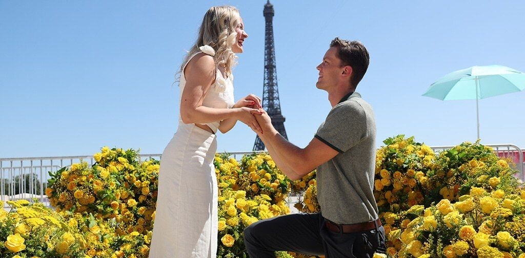 عکس| خواستگاری در المپیک با ۲۳۷۸ شاخه گل رز زرد