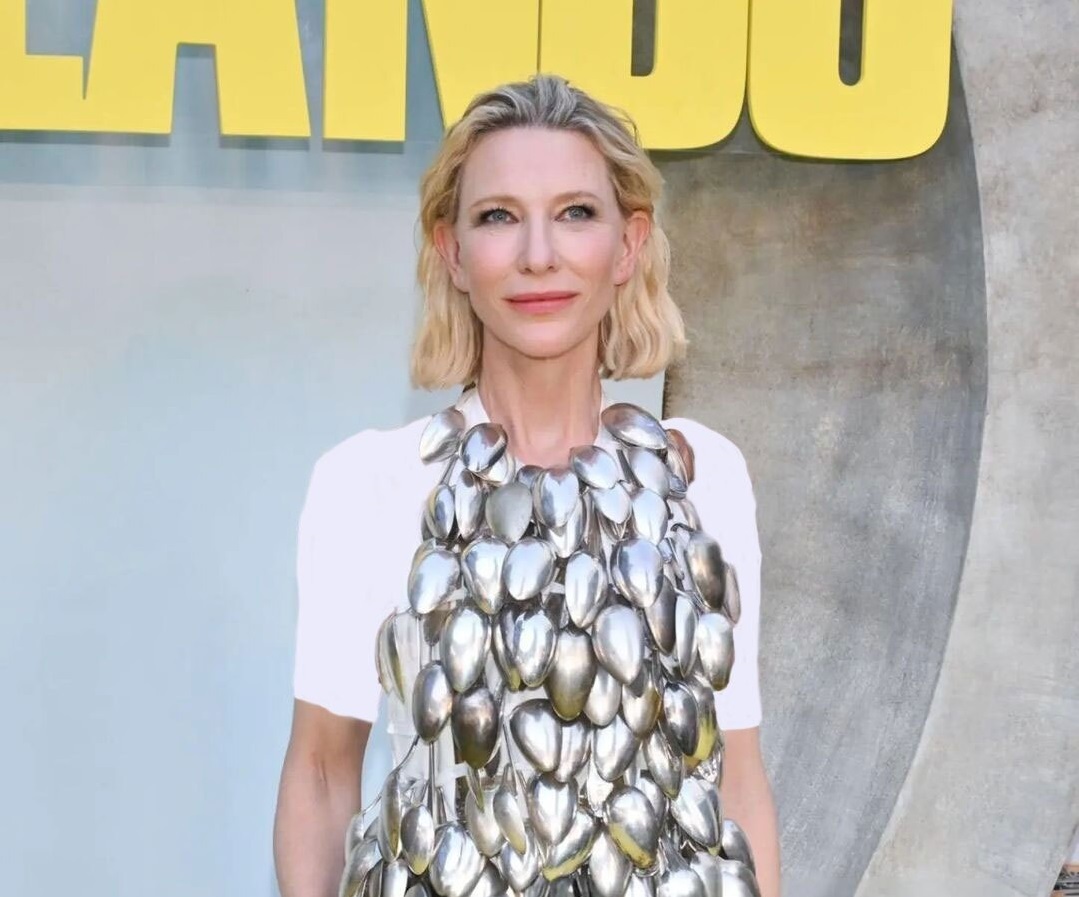 عکس| «کیت بلانشت» با لباسی از جنس قاشق در مراسم اکران فیلم جدیدش