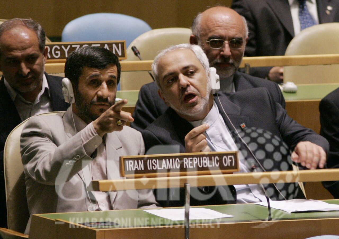 عکس| جواد ظریف و احمدی‌نژاد در کنار هم در آمریکا ۱۸ سال پیش