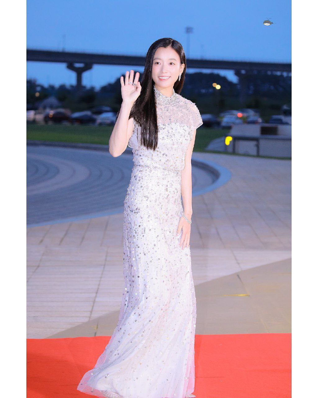 عکس| هان هیو جو بازیگر «سریال دونگ‌یی» در مراسم اژد‌های آبی حضور یافت