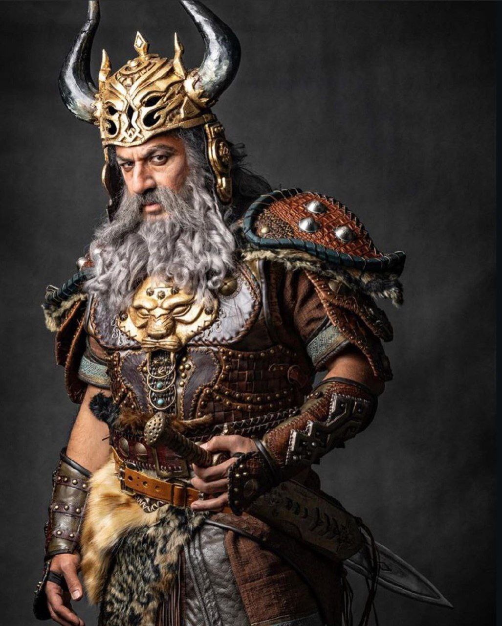 عکس| گریم امیر آقایی در نقش رستم در تئاتر رستم و سهراب