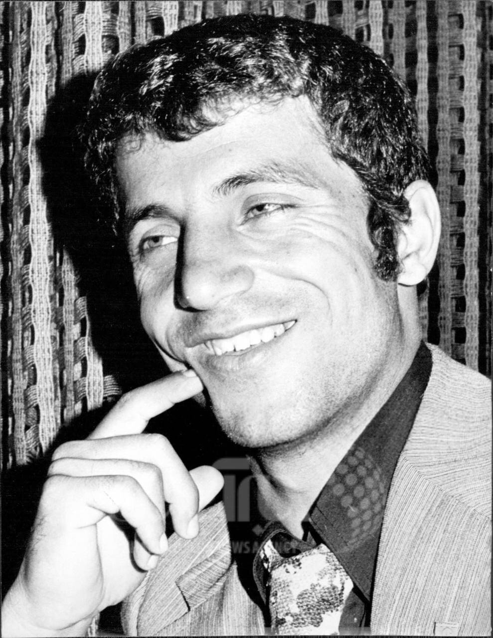 عکس| علی پروین با کراوات در مسابقه انتخابی جام جهانی ۱۹۷۴ در استرالیا