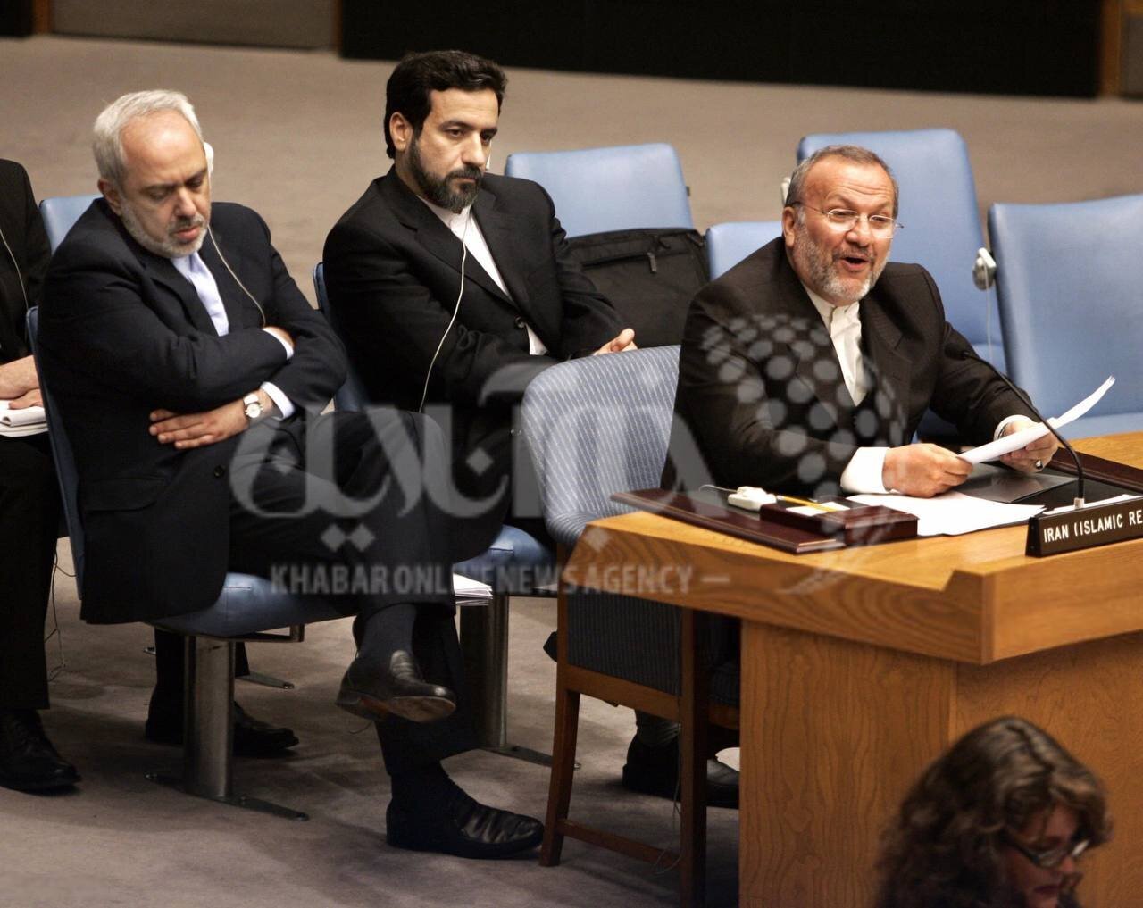 عکس| ظریف و عباس عراقچی در آمریکا پس از اعمال تحریمهای جدید سازمان ملل علیه ایران در سال ۱۳۸۶ عکس| ظریف و عباس عراقچی در آمریکا پس از اعمال تحریمهای جدید سازمان ملل علیه ایران در سال ۱۳۸۶