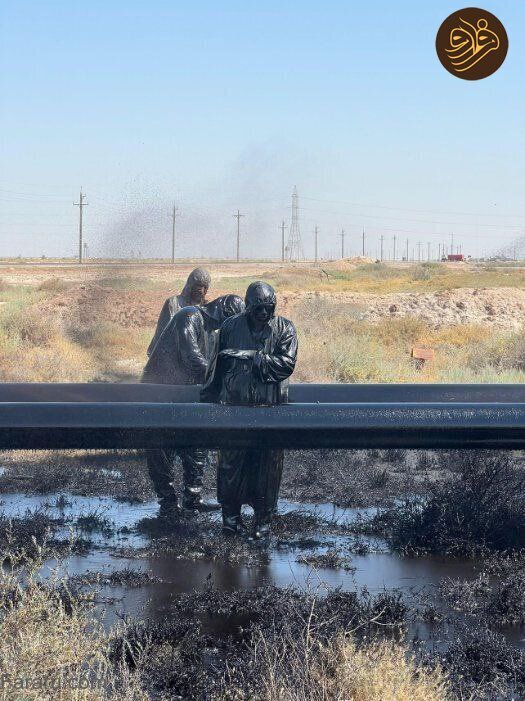 عکس| تعمیر لوله نفت در گرمای ۵۰ درجه‌ای خوزستان