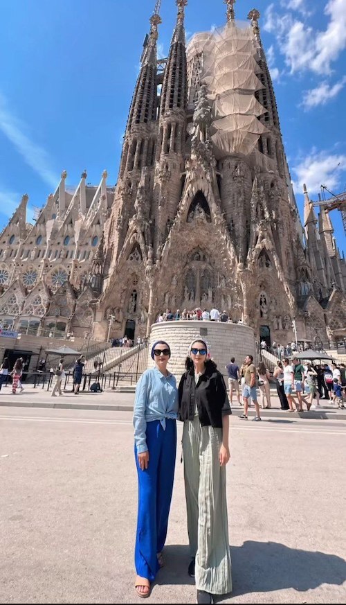 عکس/استایل متفاوت مارال و مونا فرجاد در بارسلونا