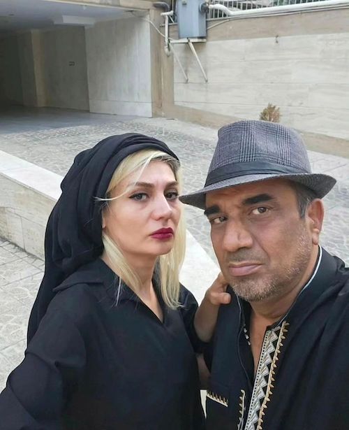 سلفی جالب نصرالله رادش و همسرش در حیاط خانه