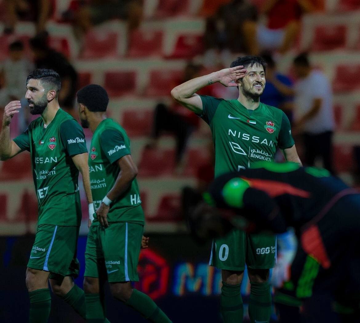 عکس| شادی خاص سردار آزمون برای آتش‌بازی؛ سلام نظامی ستاره ایرانی در امارات