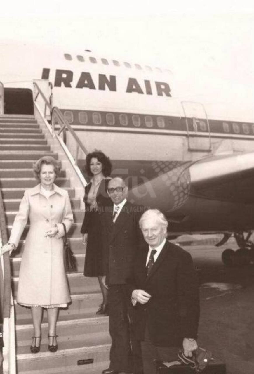 عکس| مارگارت تاچر در کنار هواپیمای ایران‌ایر؛ سفر نخست وزیر وقت انگلیس به ایران یک سال قبل از انقلاب