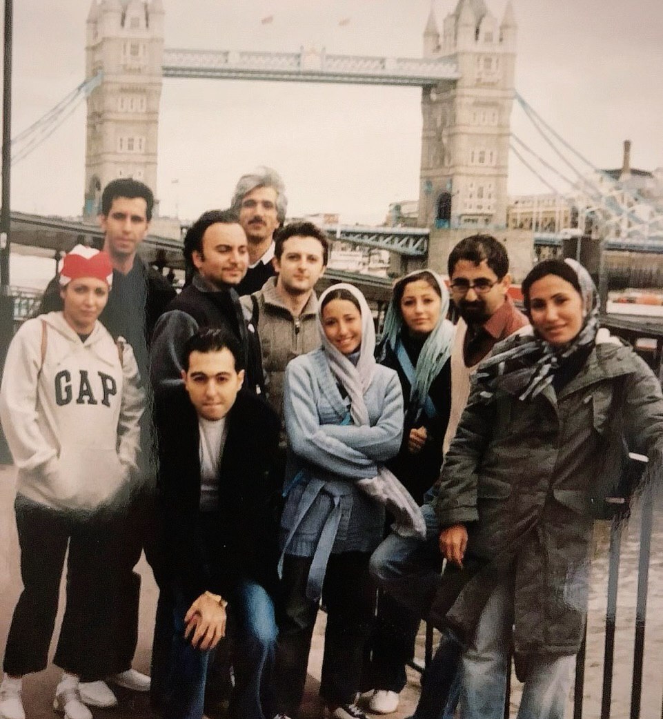 عکسی زیرخاکی و جالب از گروه موسیقی «آریان» در لندن