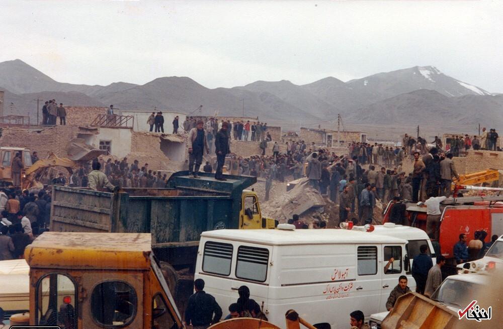 عکس| حمله هوایی ارتش عراق؛ بمب باران اراک در سال ۱۳۶۵ عکس| حمله هوایی ارتش عراق؛ بمب باران اراک در سال ۱۳۶۵