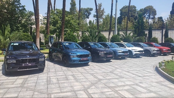 رونمایی از خودروی «ری‌را» در حاشیه جلسه هیات دولت + عکس