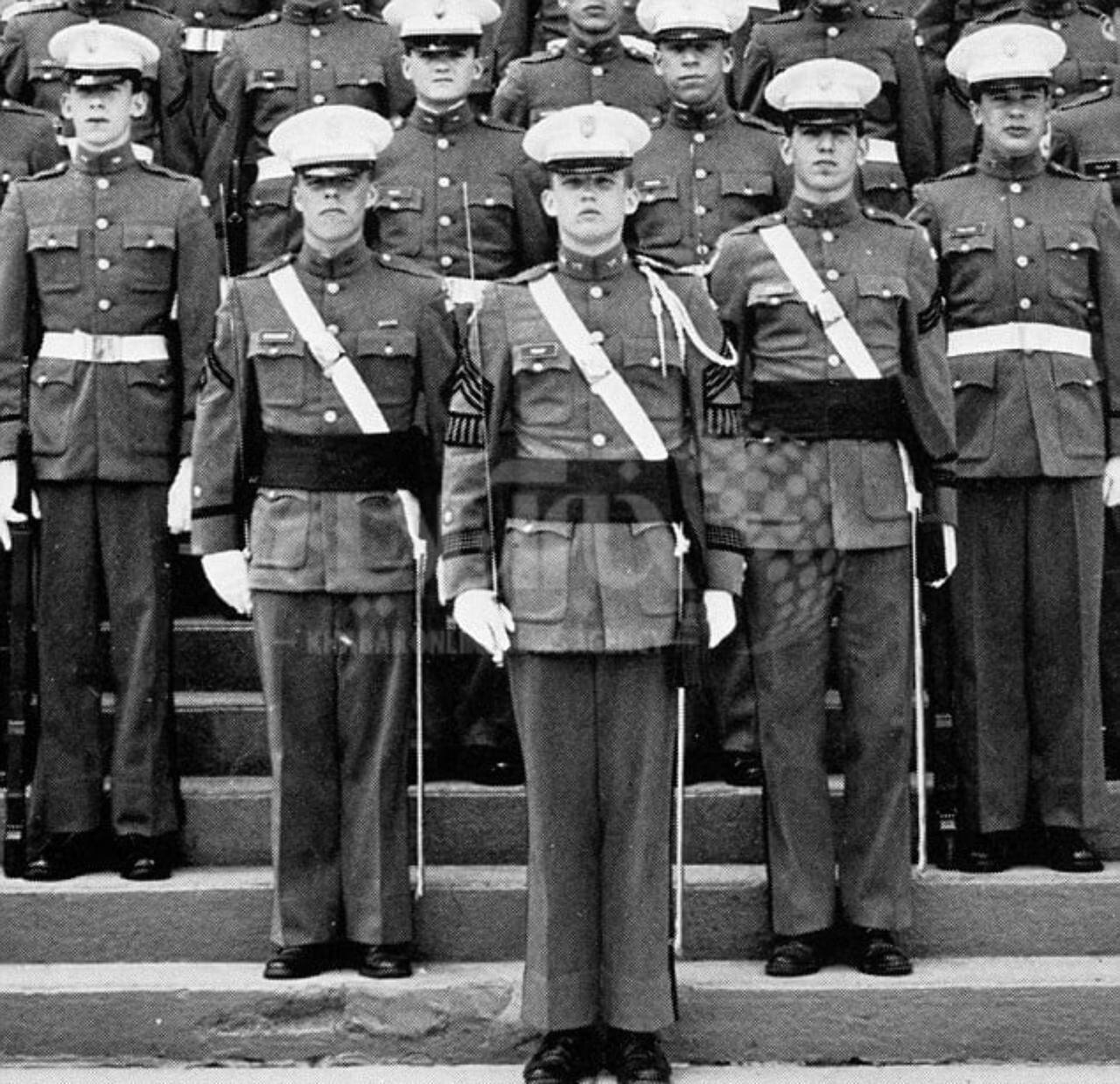 عکس| ترامپ در لباس نظامی؛ افشای سند برای ادعای دونالد